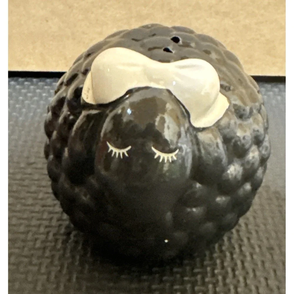 Black and White Sleepy Sheep Ceramic Salt & Pepper Shakers Kitchen Table Decor
